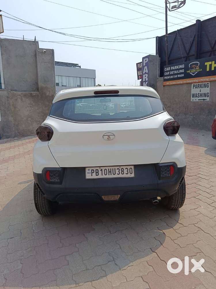 Tata Punch 1.2 Revotron Adventure Camo, 2022, Petrol