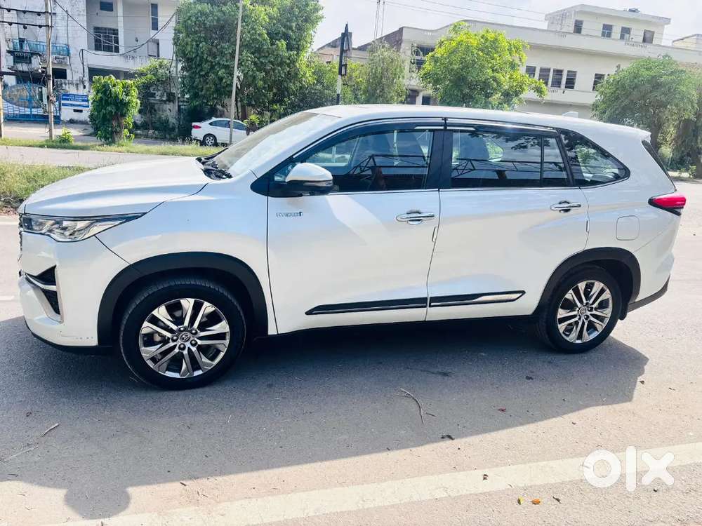 Toyota Innova Hycross 2024 Year