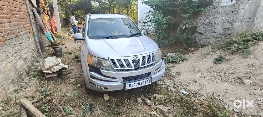 Selling Xuv500 W8