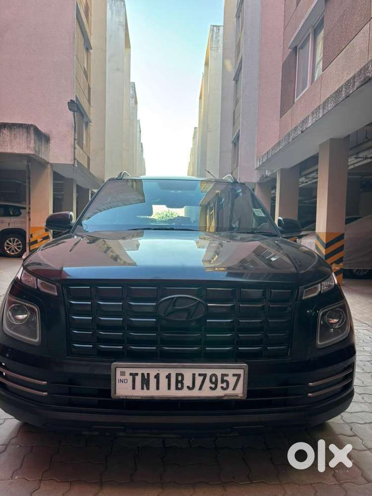 Hyundai New Venue 2024 Petrol Well Maintained