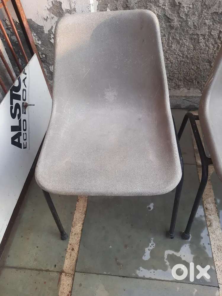 Plastic Iron Rod Sitting Chairs 4 nos