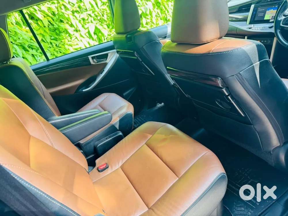 Toyota Innova Crysta 2.8 Zx At 7 Seater, 2016, Diesel