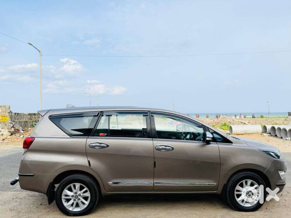 Toyota Innova Crysta 2.4 V 8 Str, 2017, Diesel