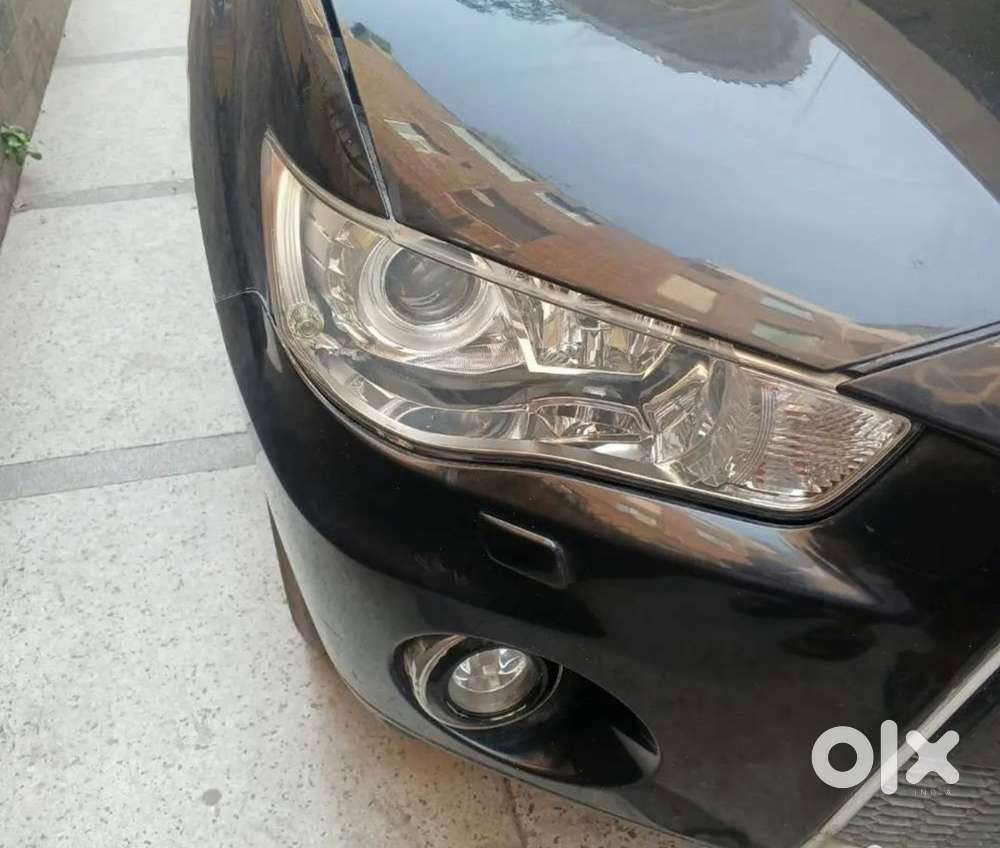 Mitsubishi Outlander Petrol 2012