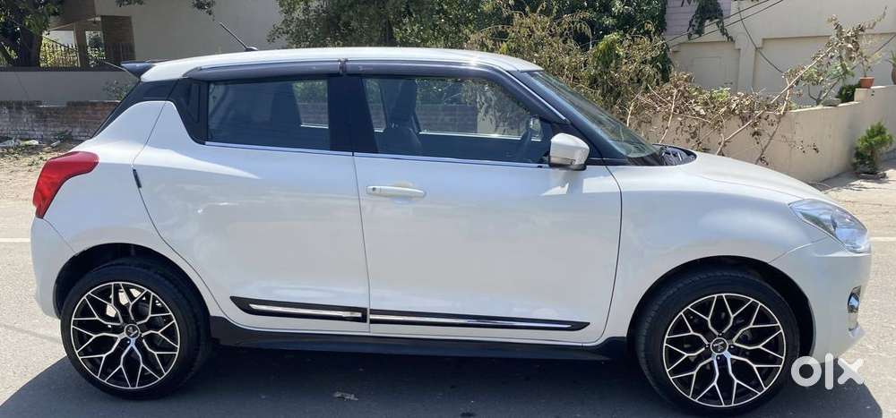 Maruti Suzuki Swift Vxi + Manual, 2023, Petrol