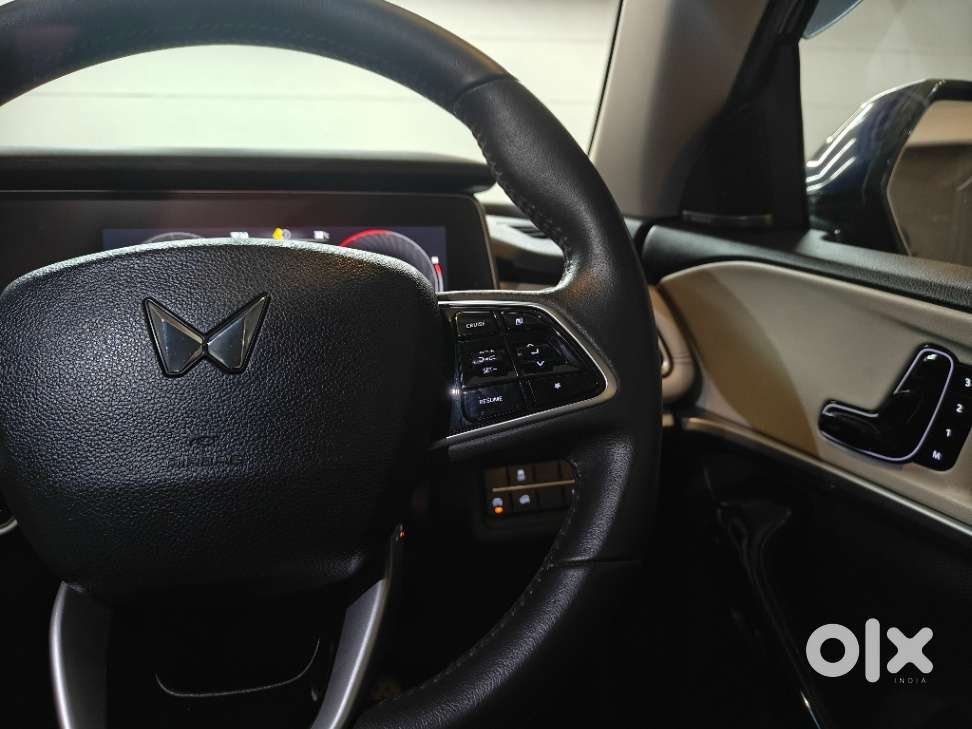 Mahindra Xuv700 2.2 Ax 7 Diesel At Luxury Pack Str Awd, 2023, Diesel