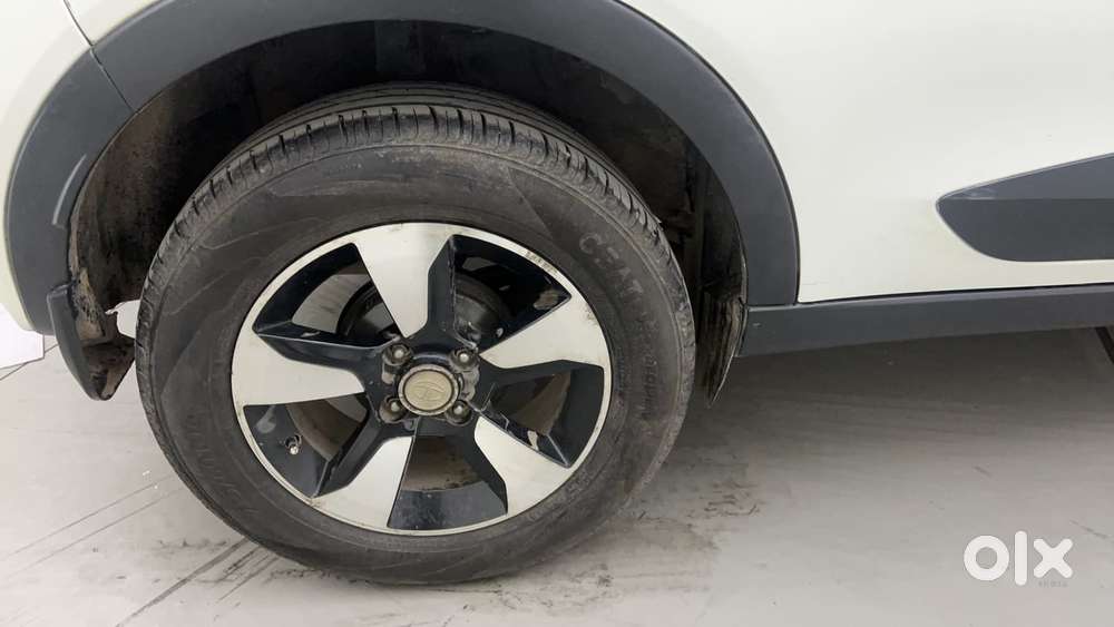 Tata Nexon Amt Xza Plus, 2018, Petrol