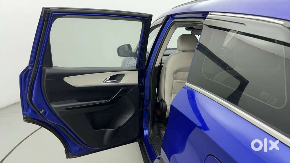 Mahindra Xuv700 2.2 Ax 7 Diesel Mt Luxury Pack Str, 2023, Diesel