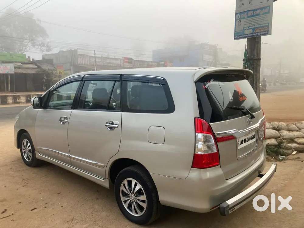 Toyota Innova 2015