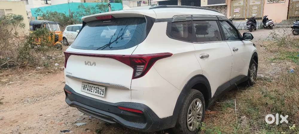 Kia Carens 2024 Petrol Well Maintained
