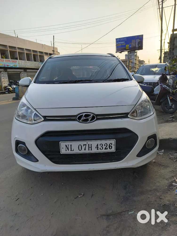 Hyundai Grand I10 2017 Petrol 98000 Km Driven