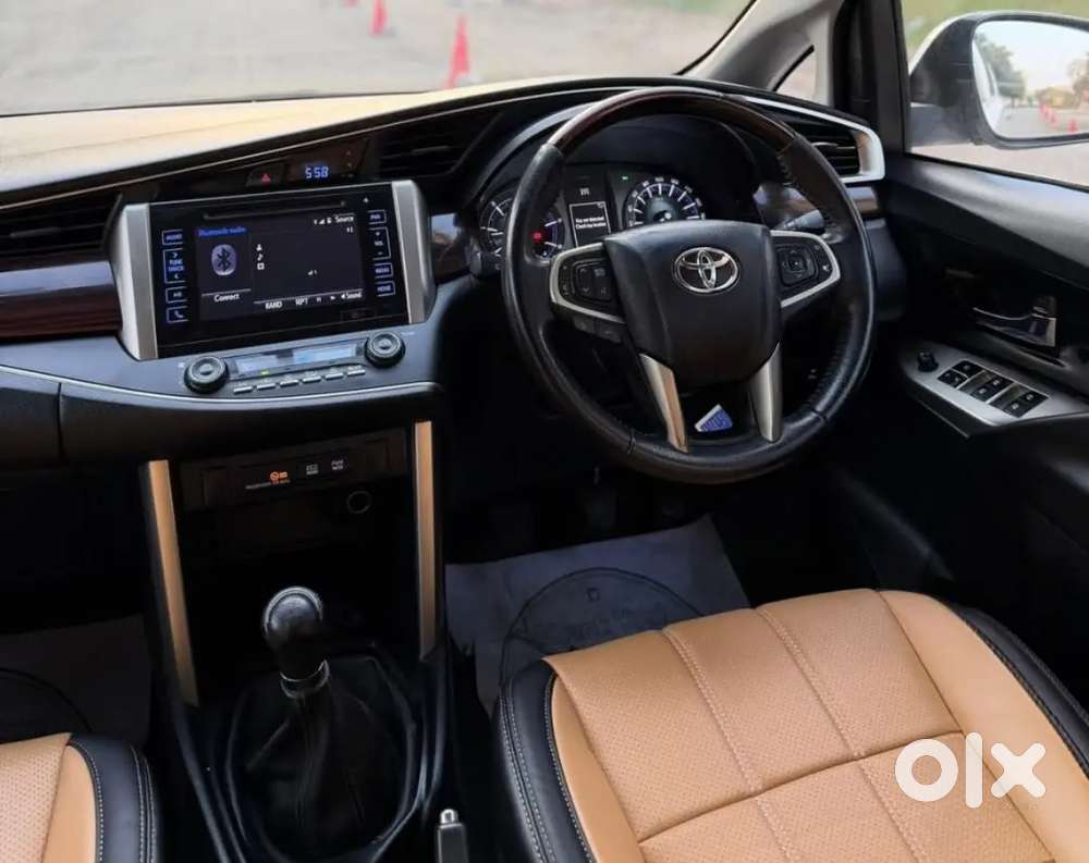 Toyota Innova Crysta 2.4 V 2016