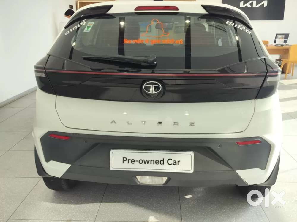 Tata Altroz, 2025, Petrol