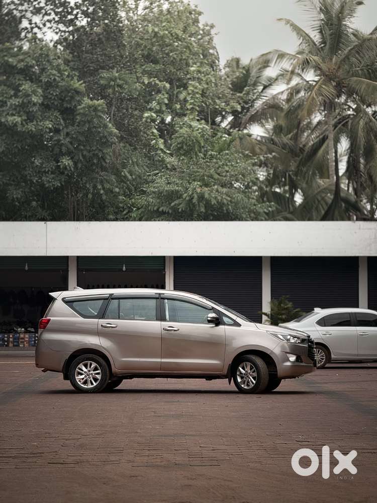 Toyota Innova Crysta 2.4 G