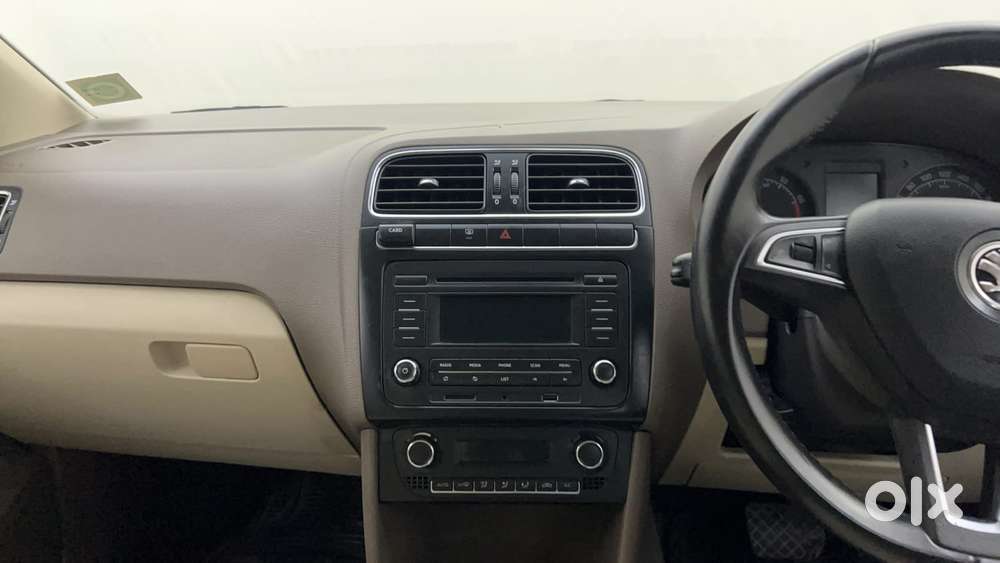 Skoda Rapid [2016-2018] 1.6 Style Plus Mpi At, 2016, Petrol