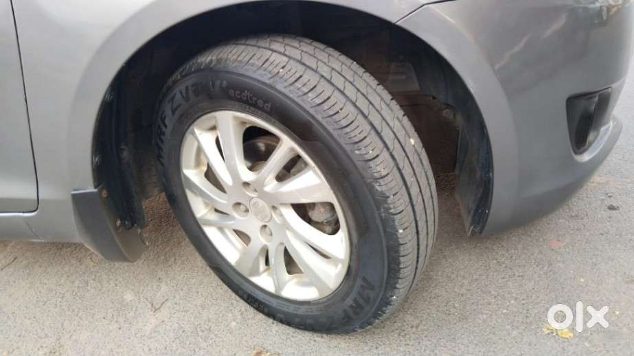 Maruti Suzuki Swift Vvt Zxi, 2012, Petrol