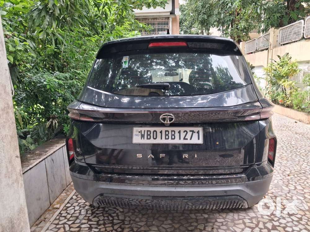 Tata Safari Accomplished + Dark Edition(at)