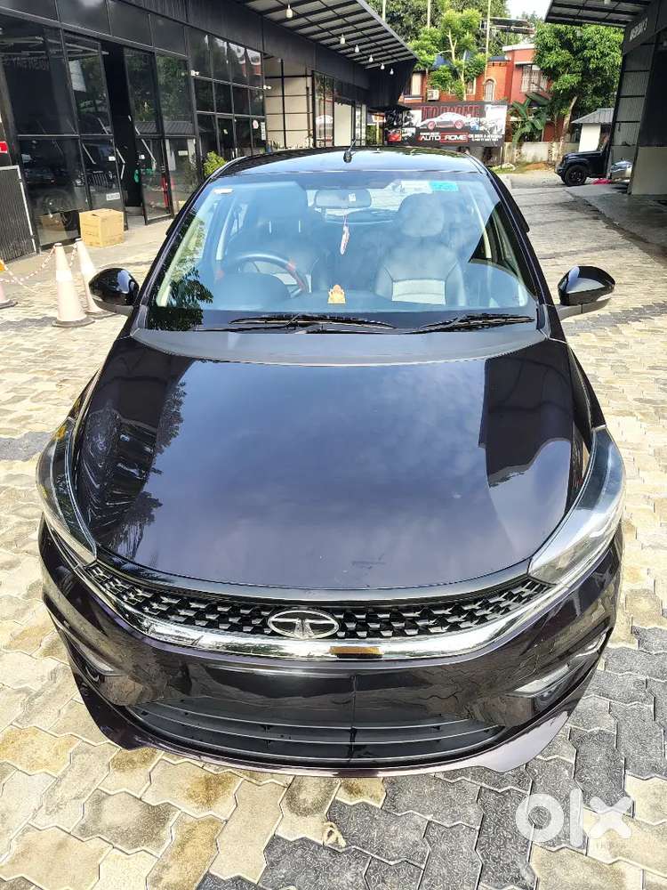 Tata Tiago Midnight Plum Color (2022)