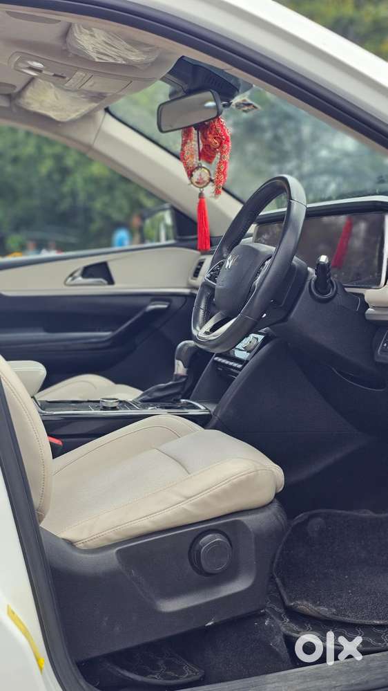 Mahindra Xuv700 Ax7 Luxury Pack Awd, 2024, Diesel