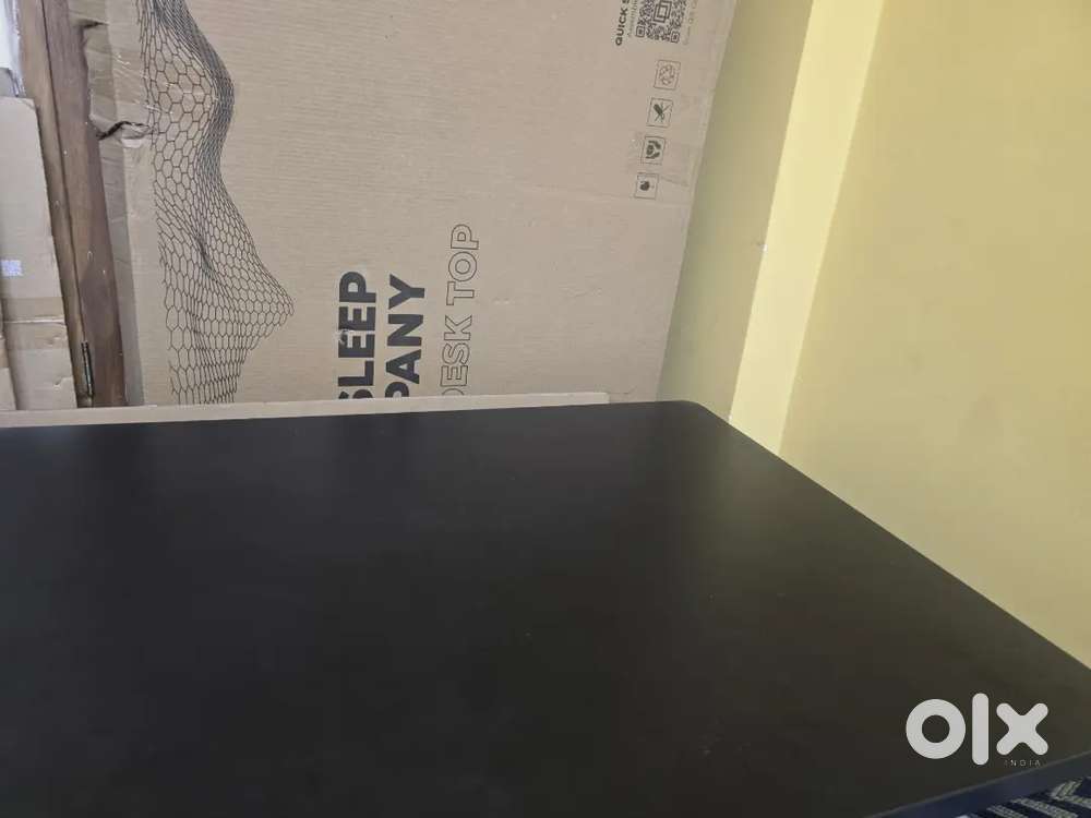 The sLeepcompany lapatop standing  adjustable desk