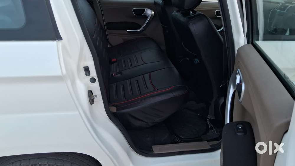 Mahindra Tuv 300 T10, 2018, Diesel