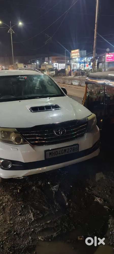 Toyota Fortuner Legender 2014 Diesel 220000 Km Driven