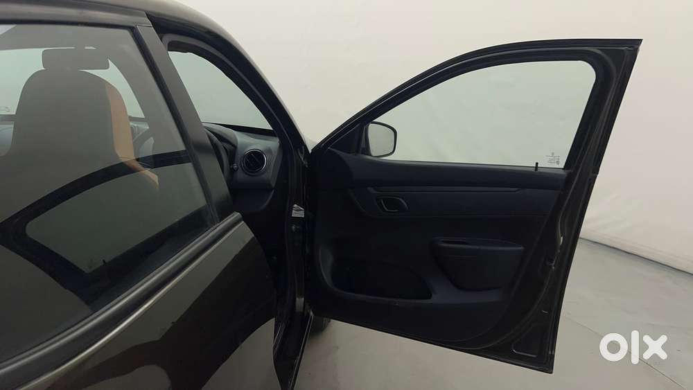 Renault Kwid 2019-ongoing 1.0 Rxt Amt (o), 2017, Petrol