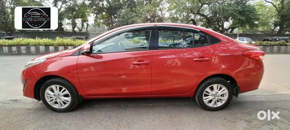 Toyota Yaris V Cvt, 2018, Petrol