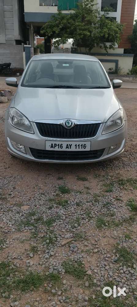 Skoda Rapid Elegance 2013