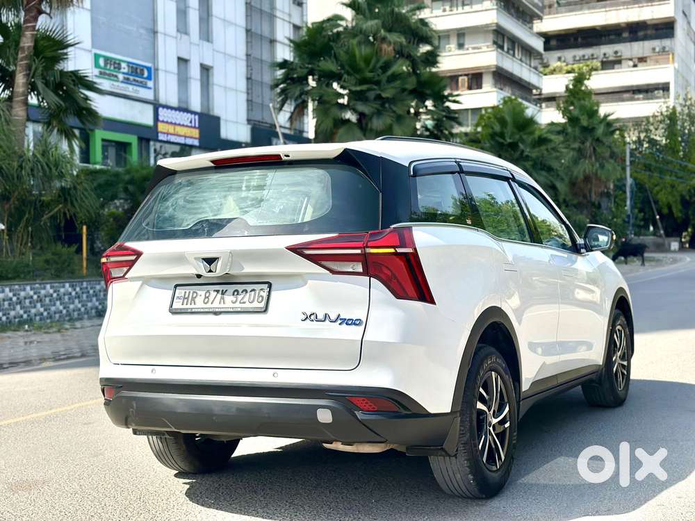 Mahindra Xuv700 Mx Petrol Mt 5 Str (e), 2023, Petrol