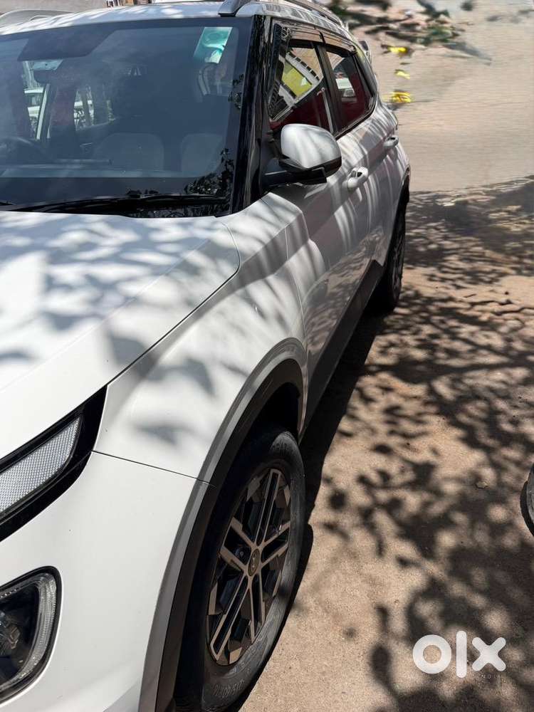 Hyundai Venue 2023 Diesel Well Maintained