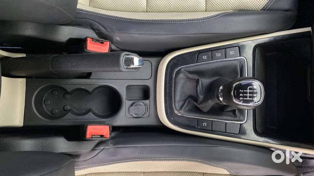 Skoda Slavia Style 1.0l Tsi Mt, 2022, Petrol