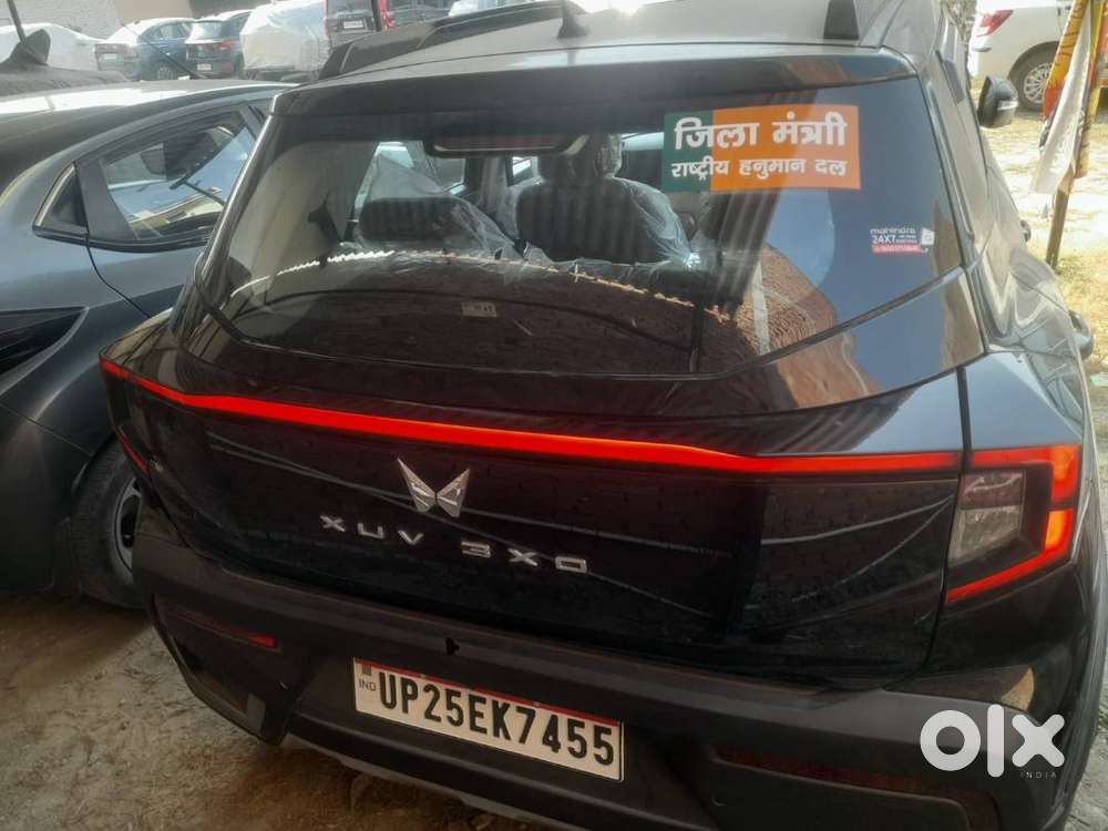 Mahindra Xuv 3xo 2025 Petrol 6990 Km Driven