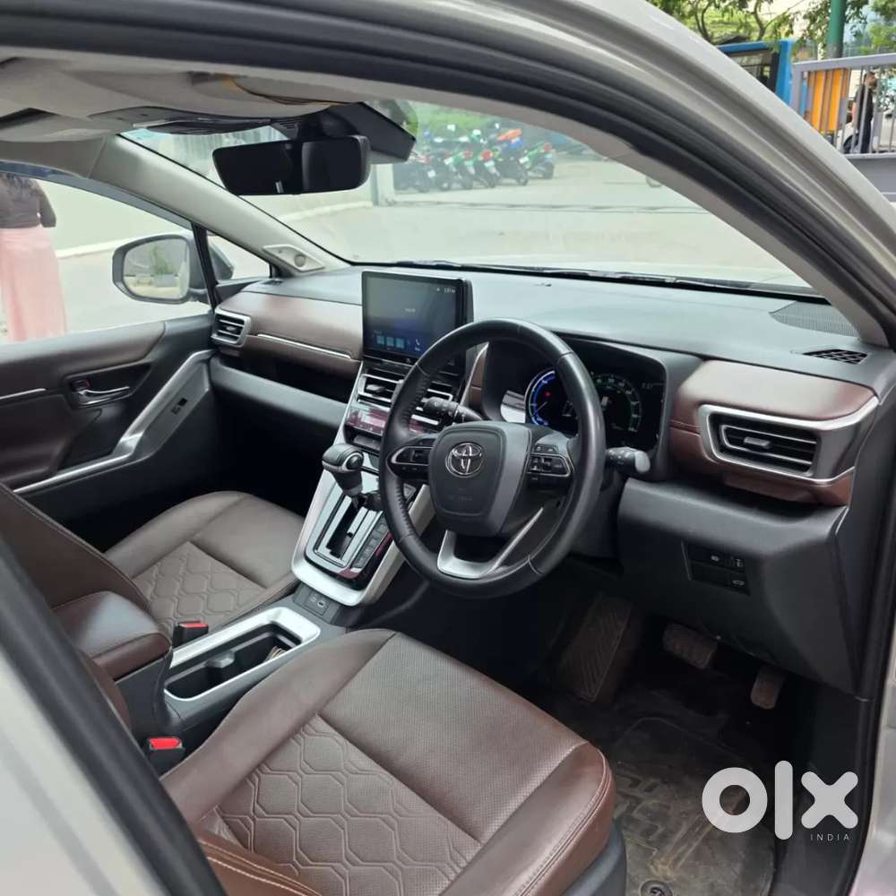 Toyota Innova Hycross 2.0 Zx Hybrid 7 Str, 2023, Petrol