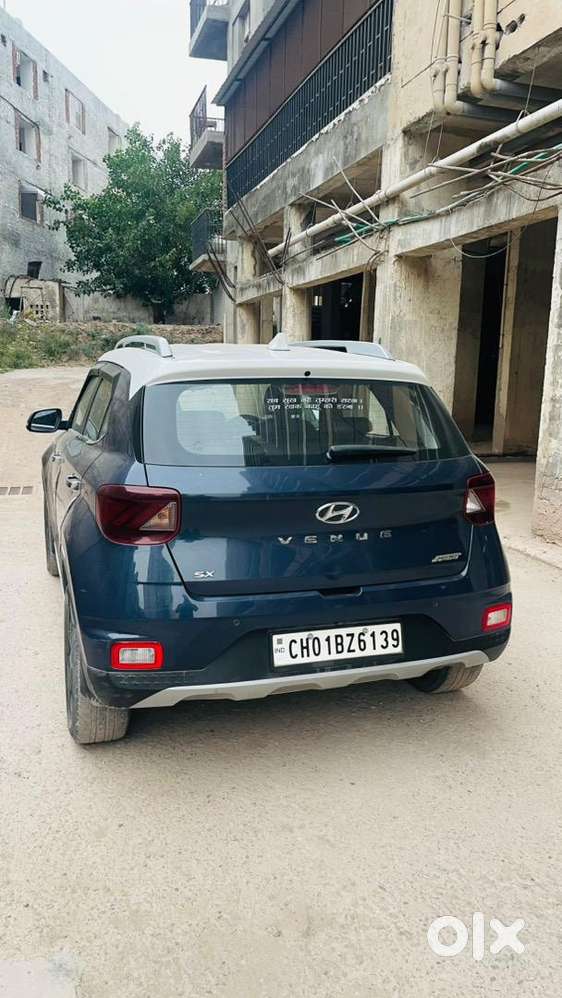 Hyundai/ Venue 1.4 Sx(o)/ Sportz Dual Tone