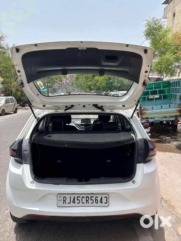 Tata Altroz Xz, 2022, Petrol