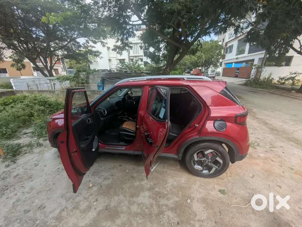 Venue 1.0 Turbo Gdi Imt Sx Car. Red Colour.