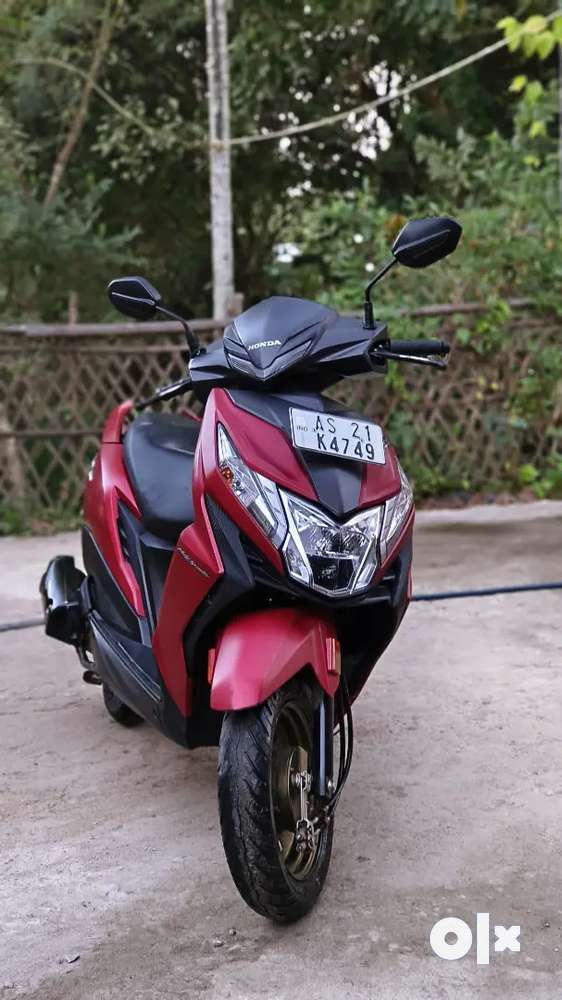 Dio scooty red online colour