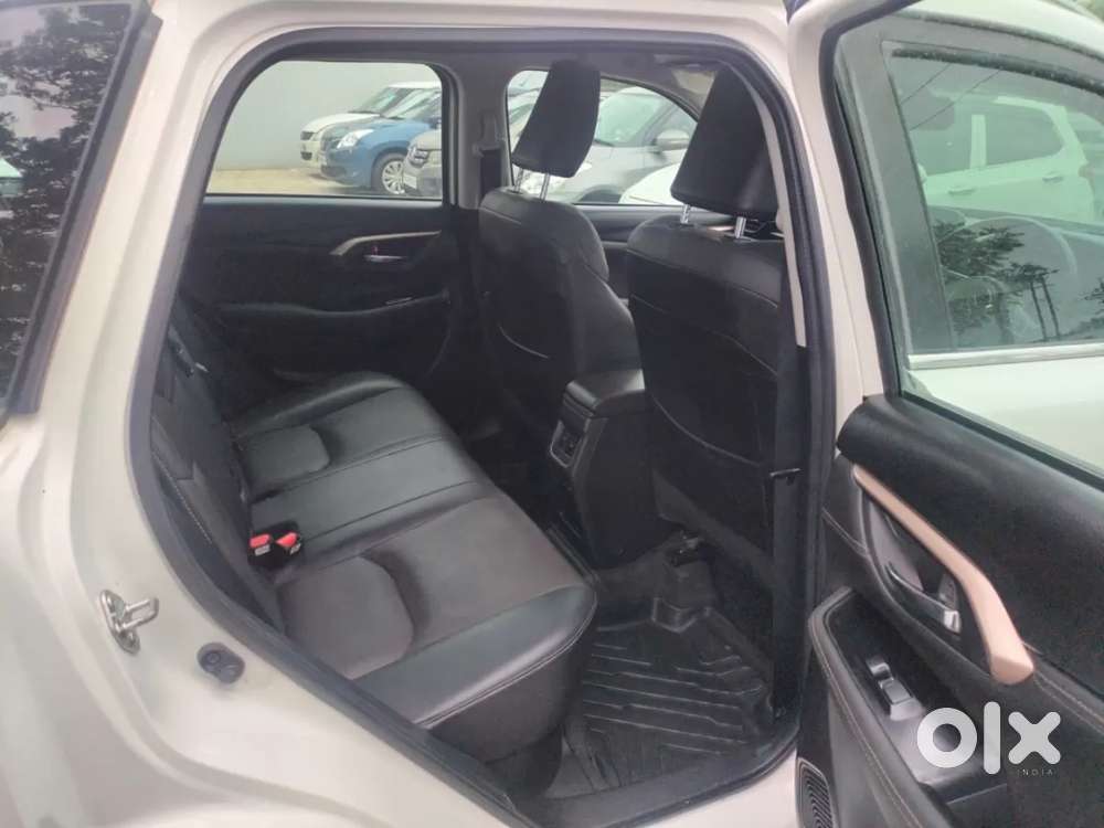 Maruti Suzuki Grand Vitara 1.5 Alpha Plus Intelligent Hybrid Ecvt, 2..