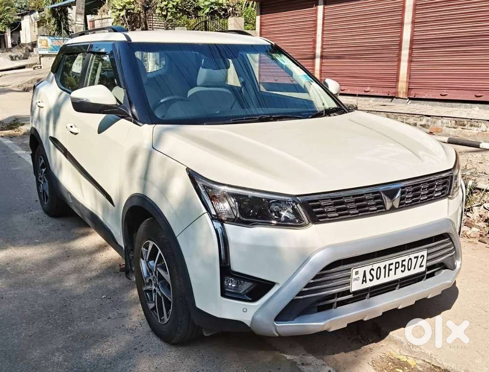 Mahindra Xuv300 1.2 W8 (o) Amt Petrol, 2023, Petrol