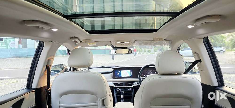 Mahindra Xuv700 2.2 Ax 7 Diesel At Luxury Pack Str Awd, 2022, Diesel