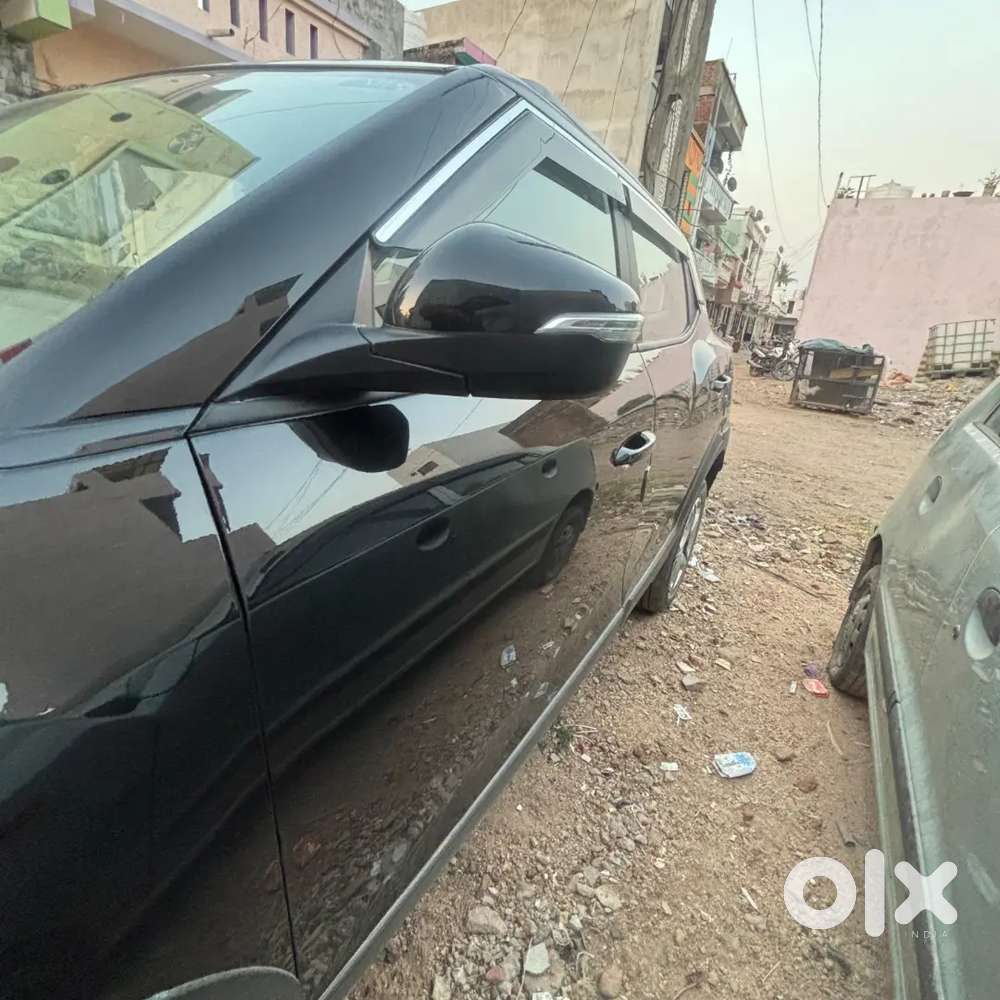 2025 Mahindra Xuv 3xo Revx M  Stealth Black  7700 Km  Single Owner