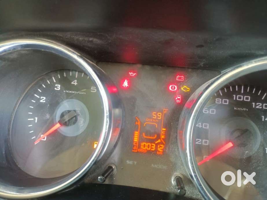 Mahindra Tuv 300 T10 Amt Dual Tone, 2018, Diesel