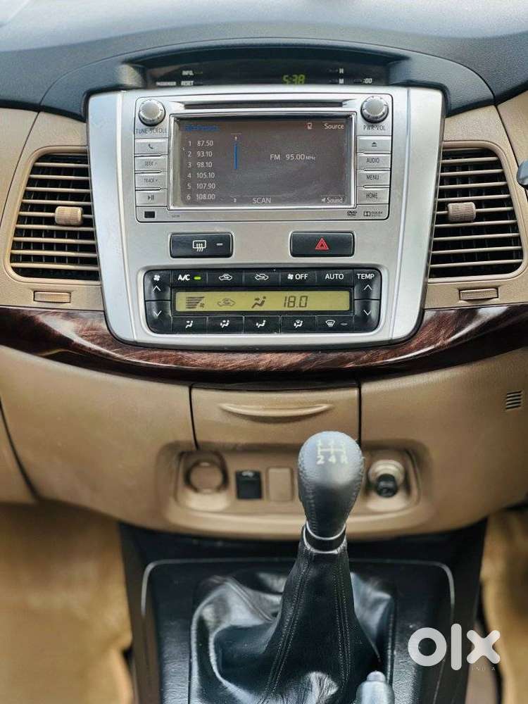 Toyota Innova 2.5 V Diesel 8-seater, 2016, Diesel