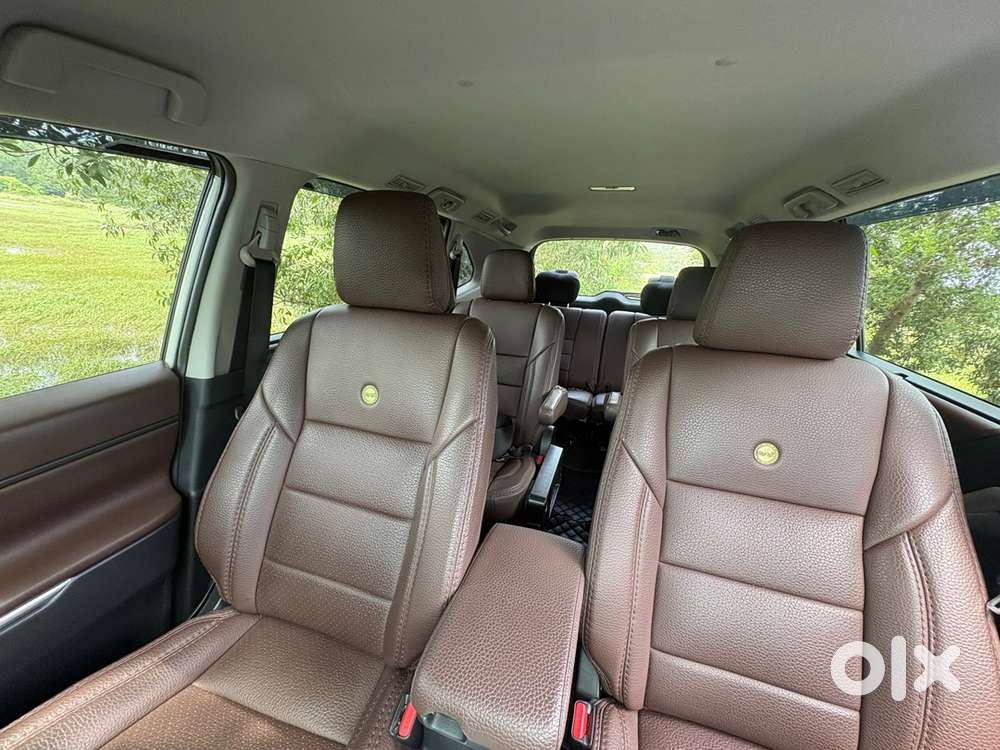 Toyota Innova Hycross 2025
