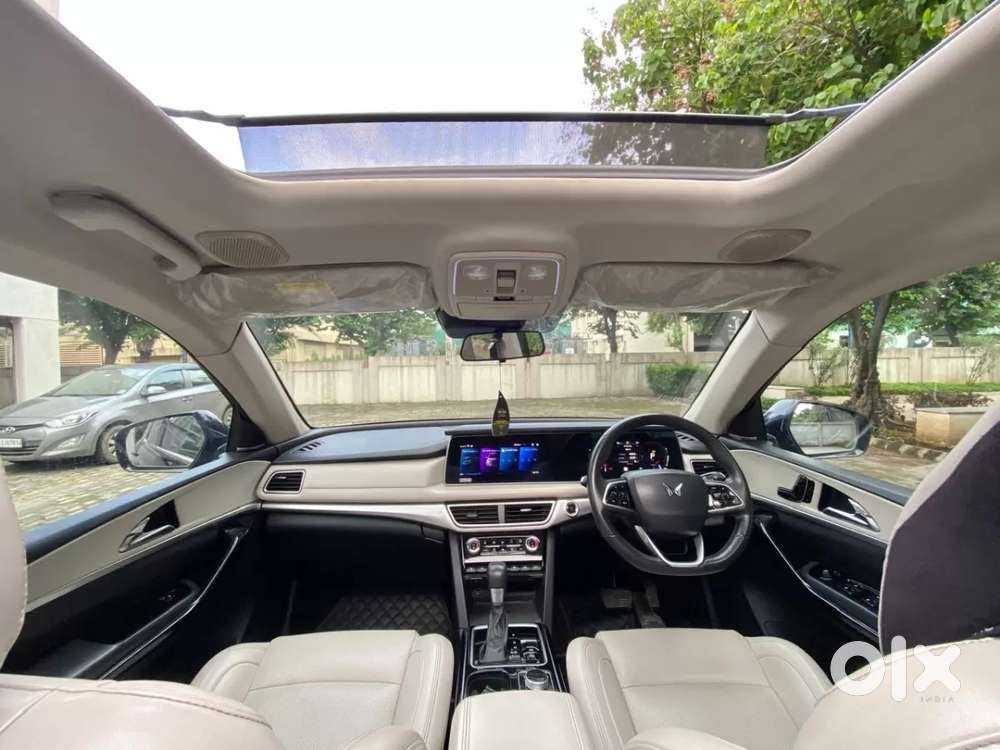 Mahindra Xuv700 2.2 Ax 7 Diesel At Luxury Pack Str Awd, 2023, Diesel