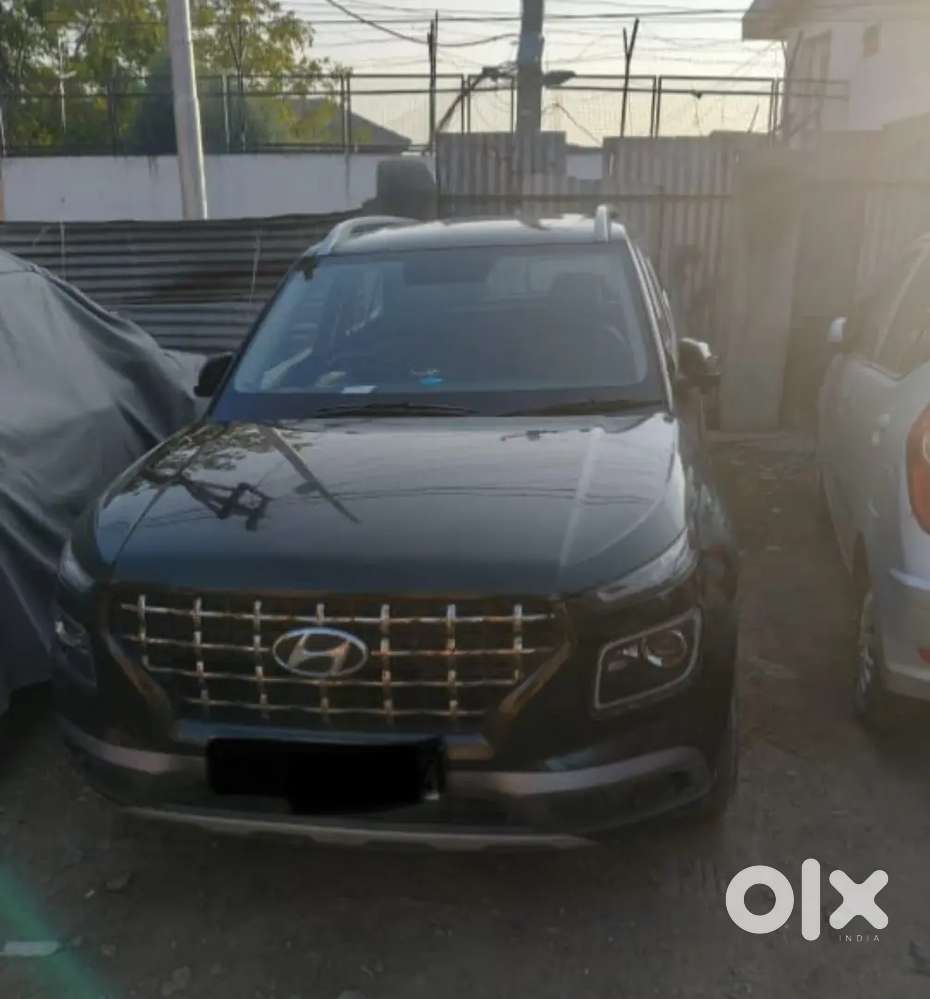 Hyundai Venue 2021 Diesel 65000 Km Driven
