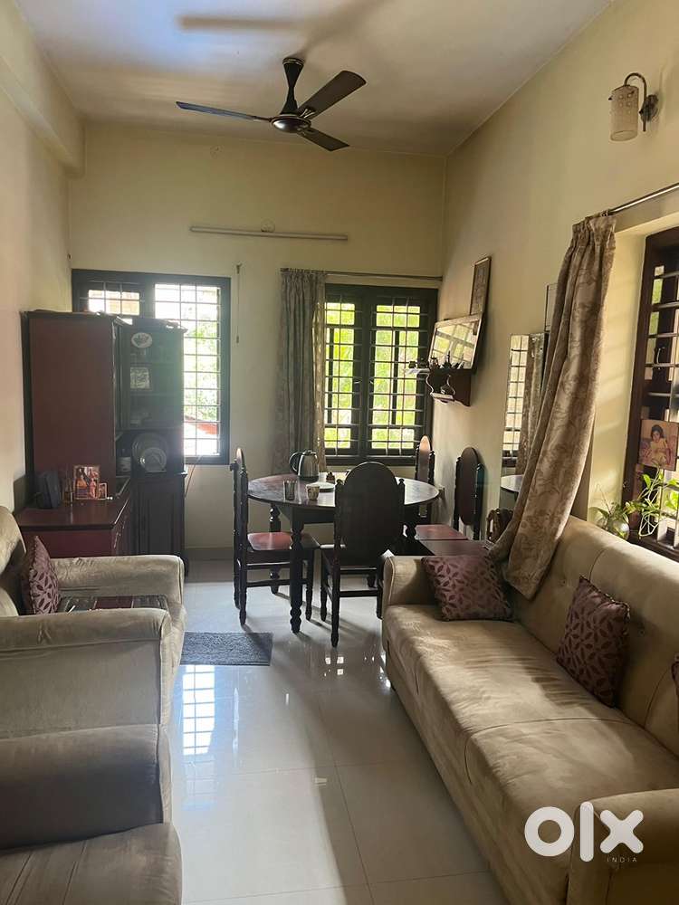 Looking for a female roommate to share a flat