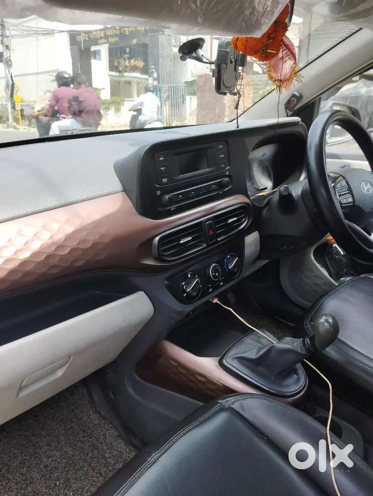 Good Condition Aura Texi Car