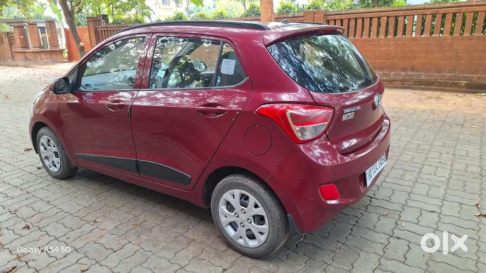 Hyundai Grand I10 Sportz 2015 Diesel 2nd Owner